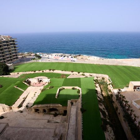 Stunning 3-Bedroom Seaview Retreat In Fort Cambridge Sliema Bagian luar foto
