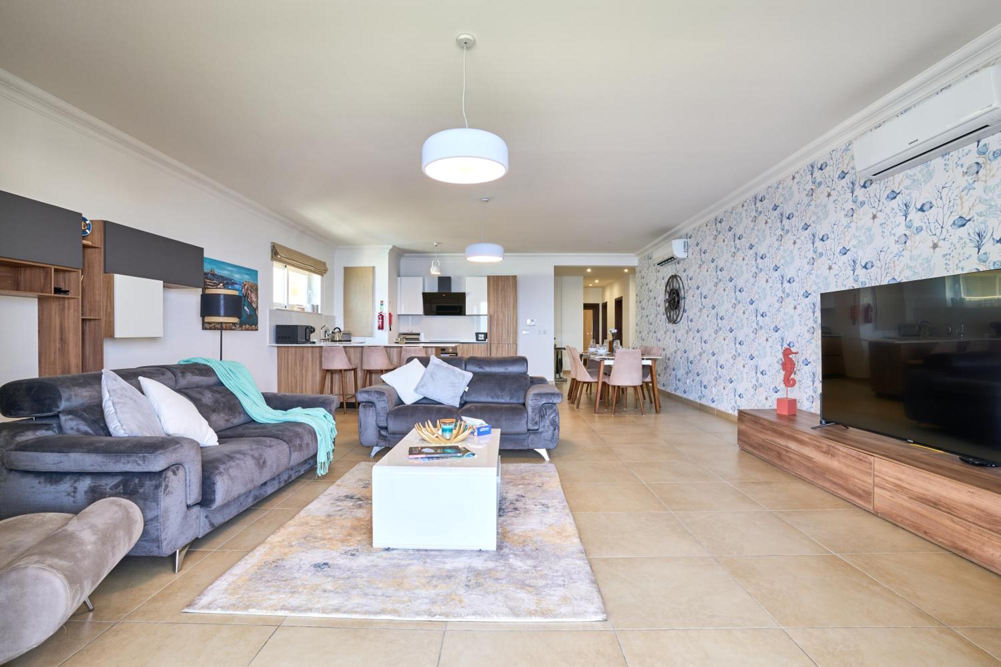 Stunning 3-Bedroom Seaview Retreat In Fort Cambridge Sliema Bagian luar foto