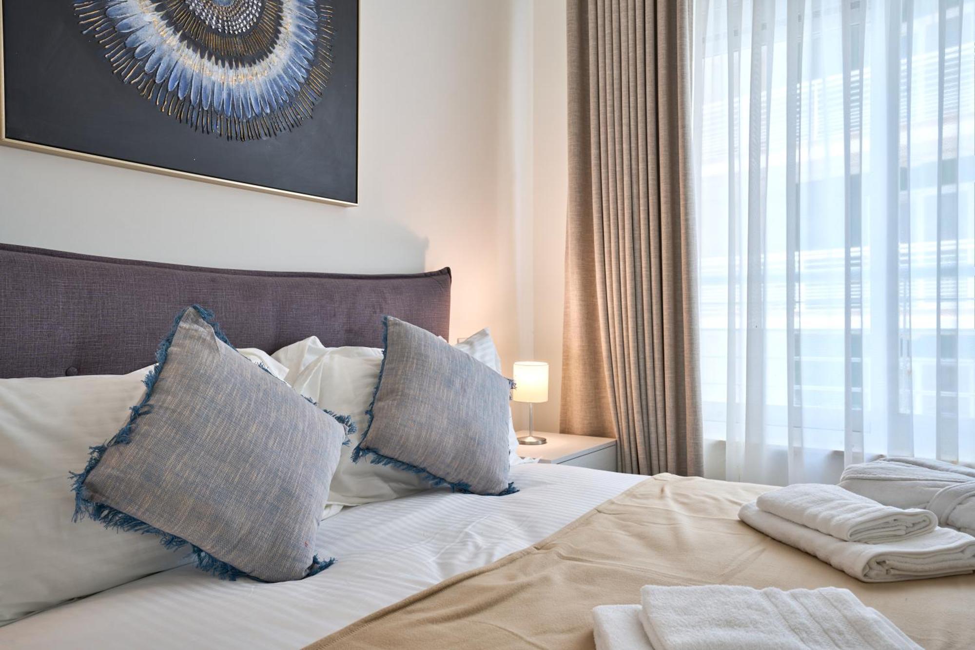 Stunning 3-Bedroom Seaview Retreat In Fort Cambridge Sliema Bagian luar foto