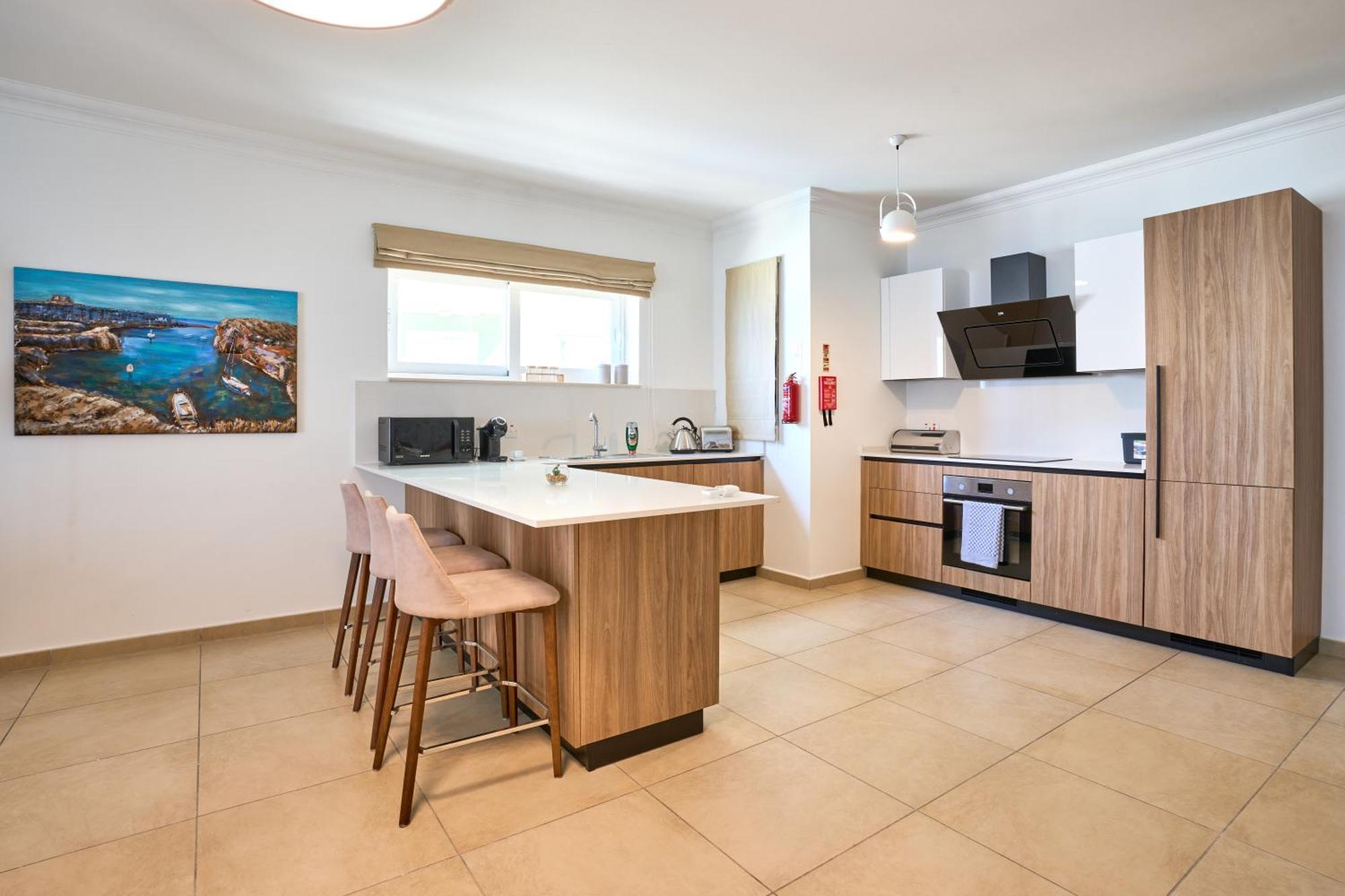 Stunning 3-Bedroom Seaview Retreat In Fort Cambridge Sliema Bagian luar foto
