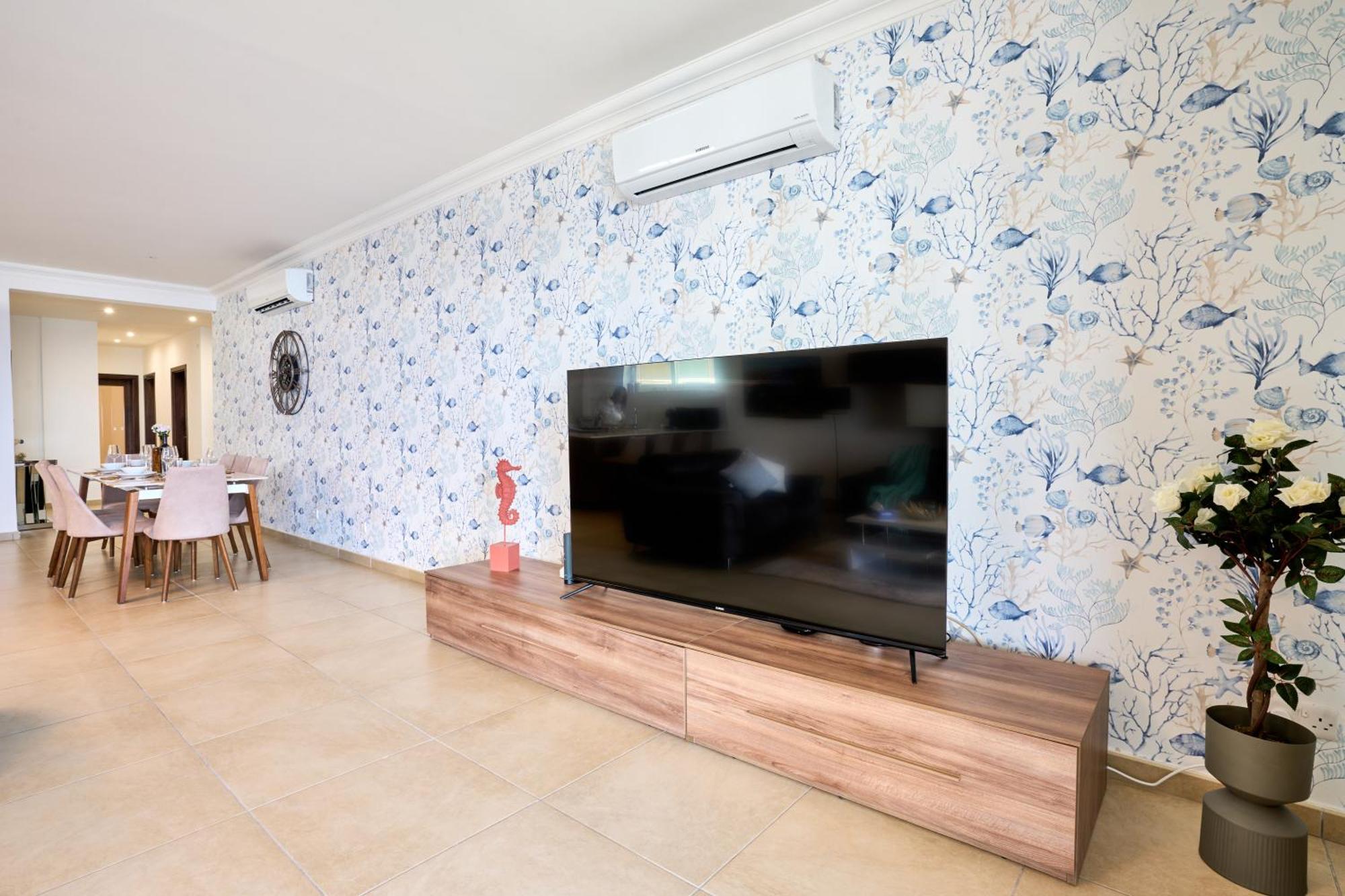 Stunning 3-Bedroom Seaview Retreat In Fort Cambridge Sliema Bagian luar foto